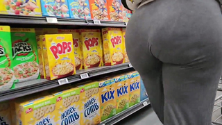 O bumbum suculento de ébano está de volta