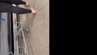 Esposa de corninho sendo mostrada por él (1)