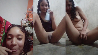 Puta enfiando desodrante com força que até faz squirt