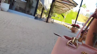 cris Casada se exibe na rua e fode com desconhecidos