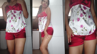 Putita cachonda con bonita lenceria