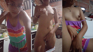 Novinha baixa renda siriricando na live