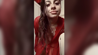 Novinha delicia magrinha caiu na net mamando a pica