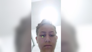 Novinha se masturbando no chuveiro